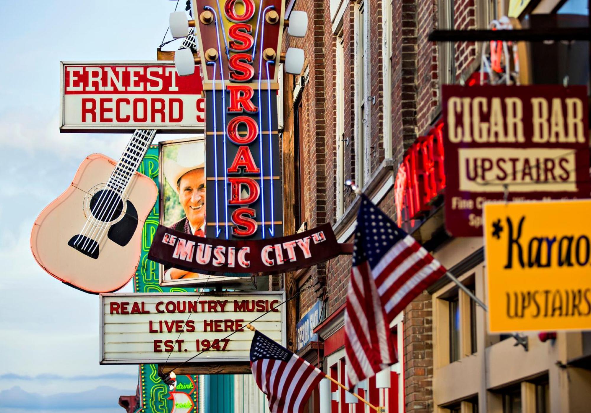 Holiday Inn Express Nashville-Downtown - Broadway By Ihg Buitenkant foto