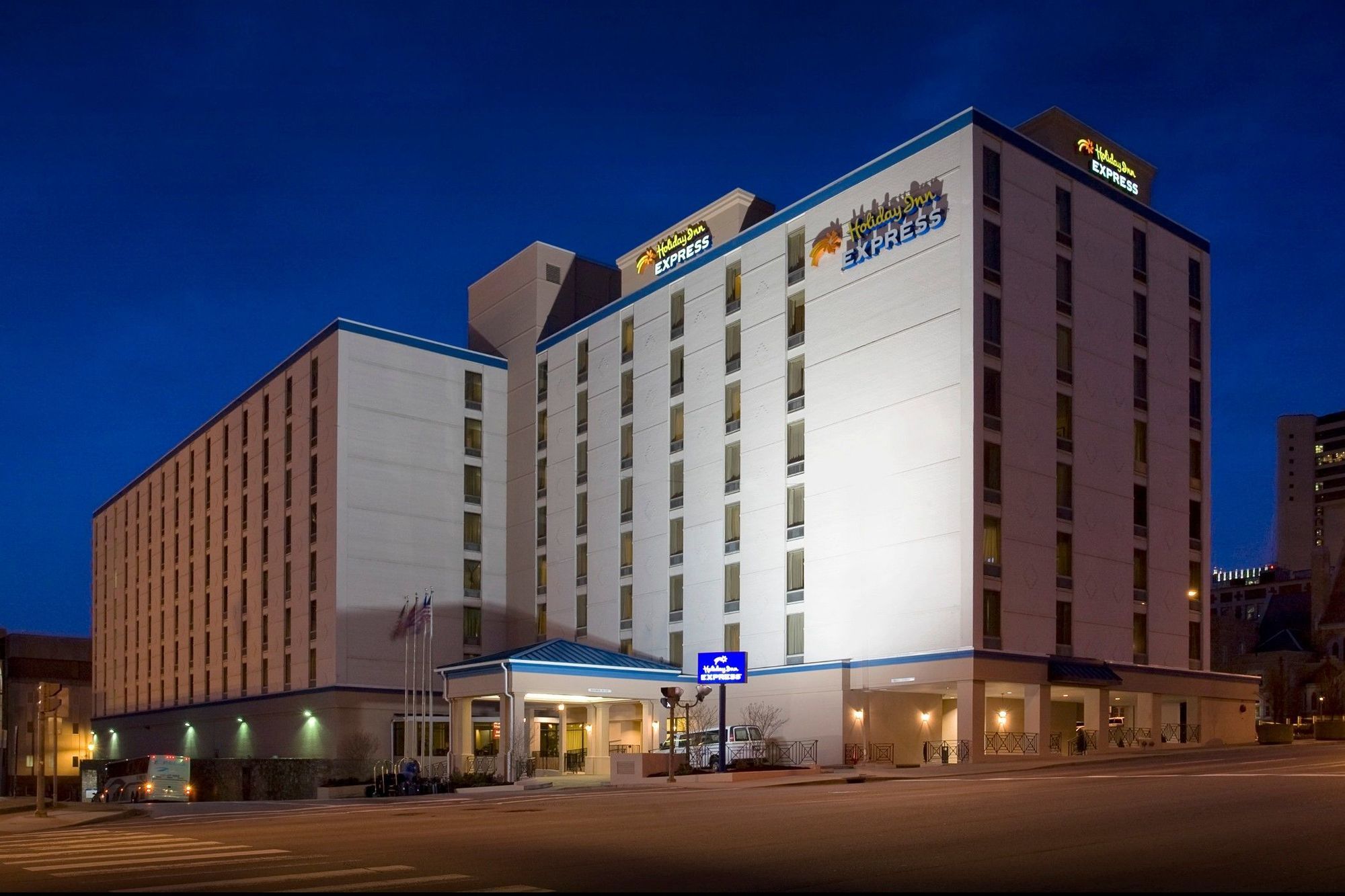 Holiday Inn Express Nashville-Downtown - Broadway By Ihg Buitenkant foto